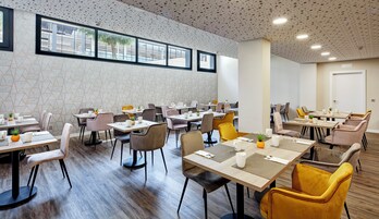 Se ofrece un desayuno bufé todos los días (por un coste adicional)