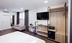Habitación superior | Edredón, minibar, caja de seguridad en la habitación y wifi gratis 