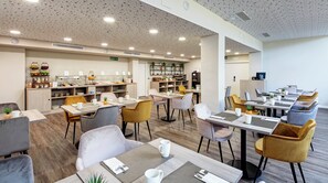 Desayuno buffet todos los días (con cargo) 