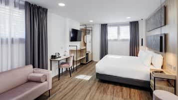 Superior kamer | Donsdekens, een minibar, een kluis op de kamer, gratis wifi