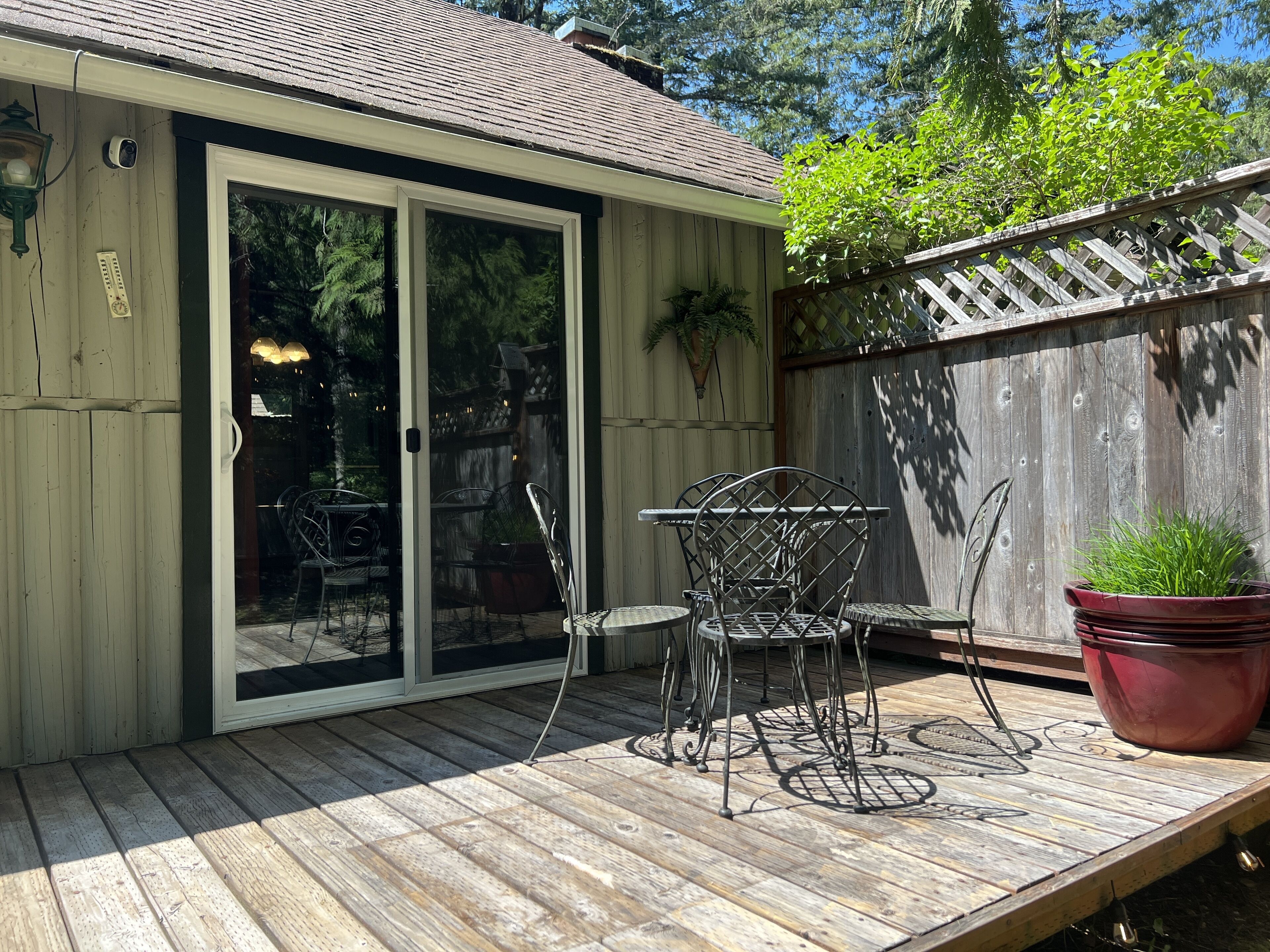 Outdoor dining