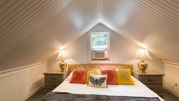 4 bedrooms, desk, iron/ironing board, free WiFi