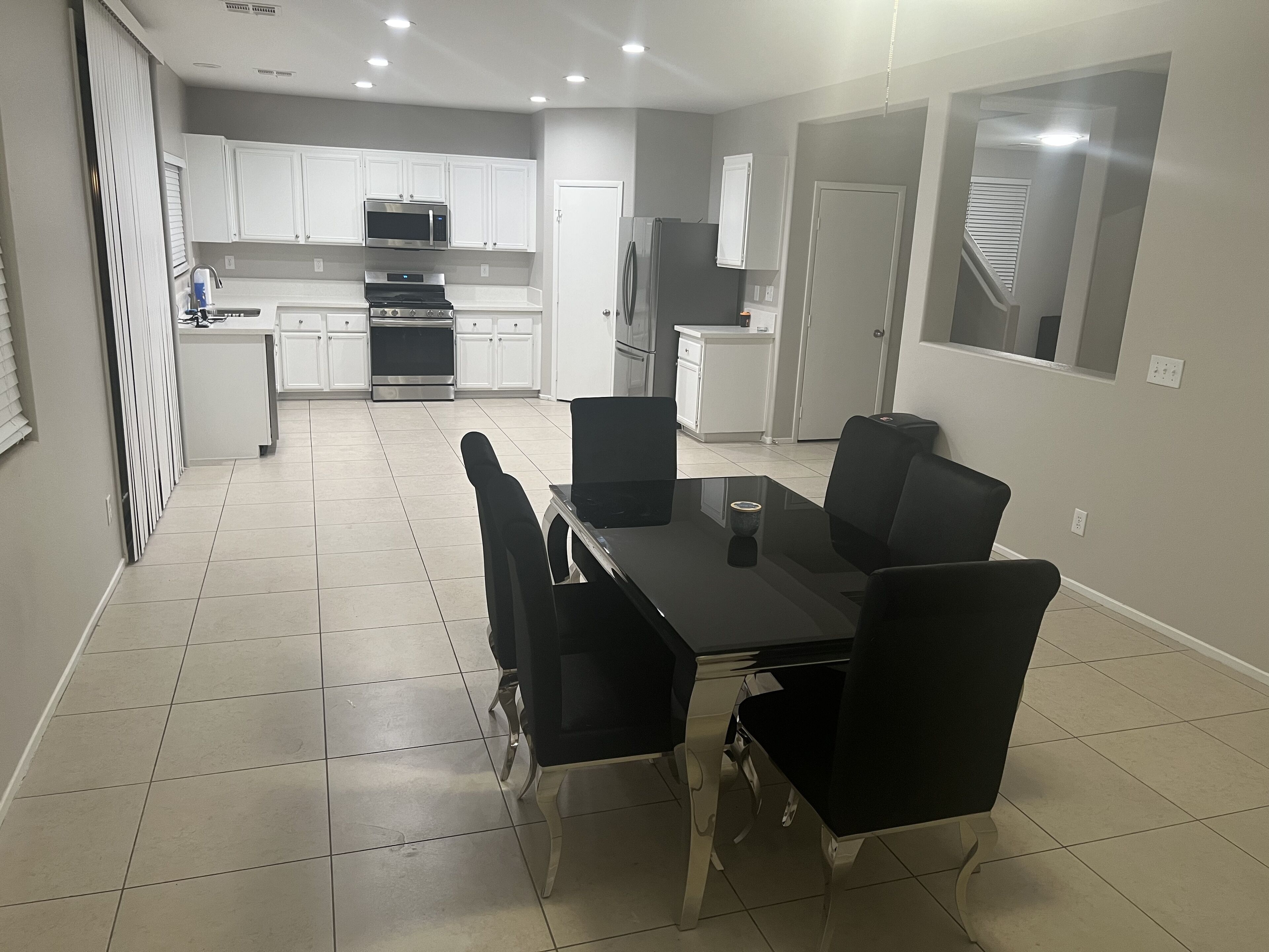 Beautiful 4 bedroom home perfect for family vacations only 10 min from the strip