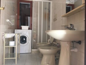 Dusche, Bidet, Toilettenpapier
