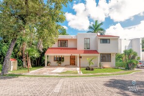Front of property - Anas Villa by Concierge4u (Playa del Carmen)