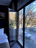 Twin Room | Hypo-allergenic bedding, Tempur-Pedic beds, in-room safe, desk