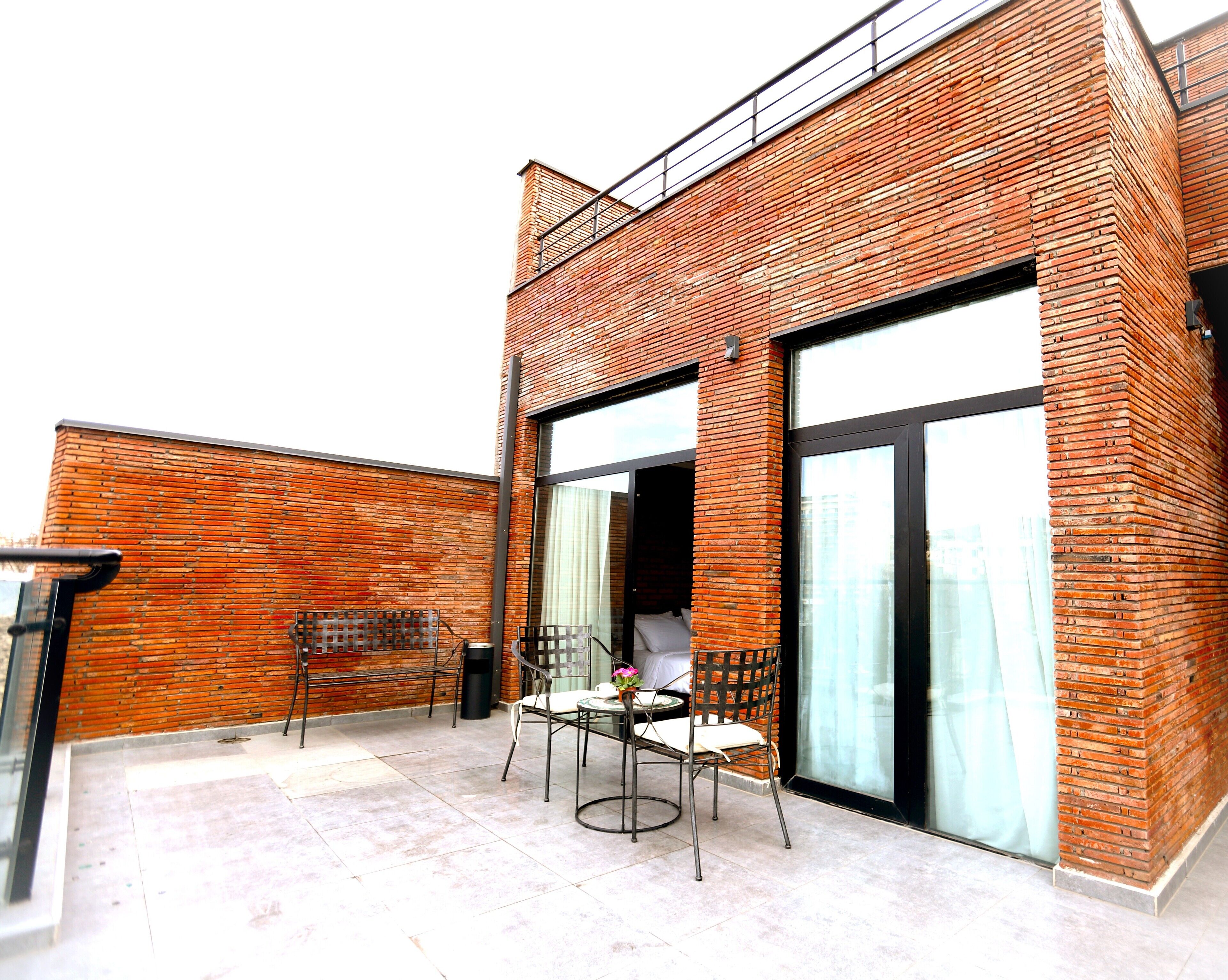 Suite estudio junior | Ropa de cama hipoalergénica, colchones Tempur-Pedic, caja fuerte