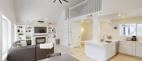 Televisión, chimenea y reproductor de DVD