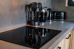 Kühlschrank, Mikrowelle, Ofen, Geschirrspüler