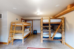 7 bedrooms, iron/ironing board, WiFi, bed sheets