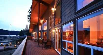 Lakefront home with private dock, 3 decks overlooking the lake & pool table