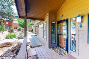 Terrace/patio - Lakefront home w/recreation room, hot tub, central AC, WiFi, private dock, & W/D (Bass Lake)