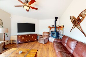 TV, fireplace, ping pong