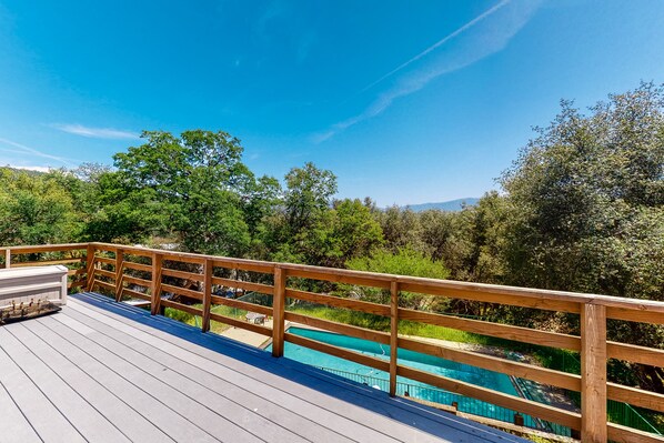 Property grounds - Hillside home w/large private outdoor pool, gas grill, wood fireplace, & W/D (Oakhurst)