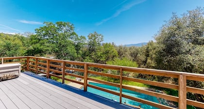 Hillside home w/large private outdoor pool, gas grill, wood fireplace, & W/D