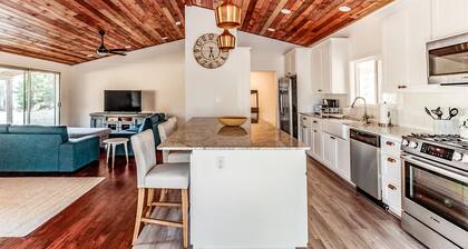 Peaceful getaway near Bass Lake & Yosemite w/Ping-Pong, gas grill, AC, game room
