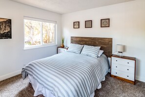 3 habitaciones, tabla de planchar con plancha, internet y ropa de cama 