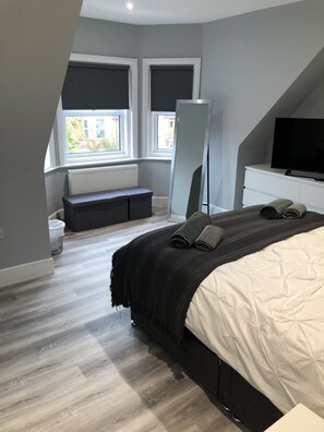 4 bedrooms, iron/ironing board, free WiFi, bed sheets - Large four bedroom home in Bournemouth
(bournemouth)