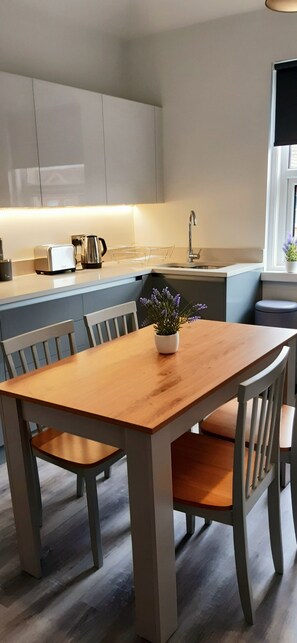 Dining - Large four bedroom home in Bournemouth
(bournemouth)