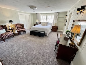 5 Schlafzimmer, Schreibtisch, Bügeleisen/Bügelbrett, WLAN