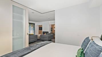2 bedrooms, desk, iron/ironing board, WiFi