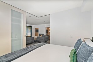 2 bedrooms, desk, iron/ironing board, WiFi