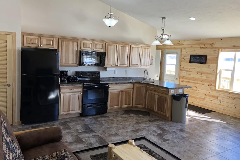 Cabin 12 Lakefront Amazing Views Kid & Pet Friendly Water Trampoline Dock Fishin