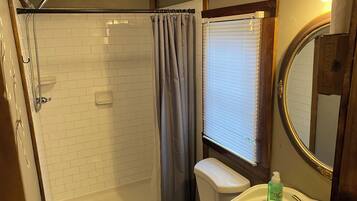 淋浴设施、吹风机、毛巾