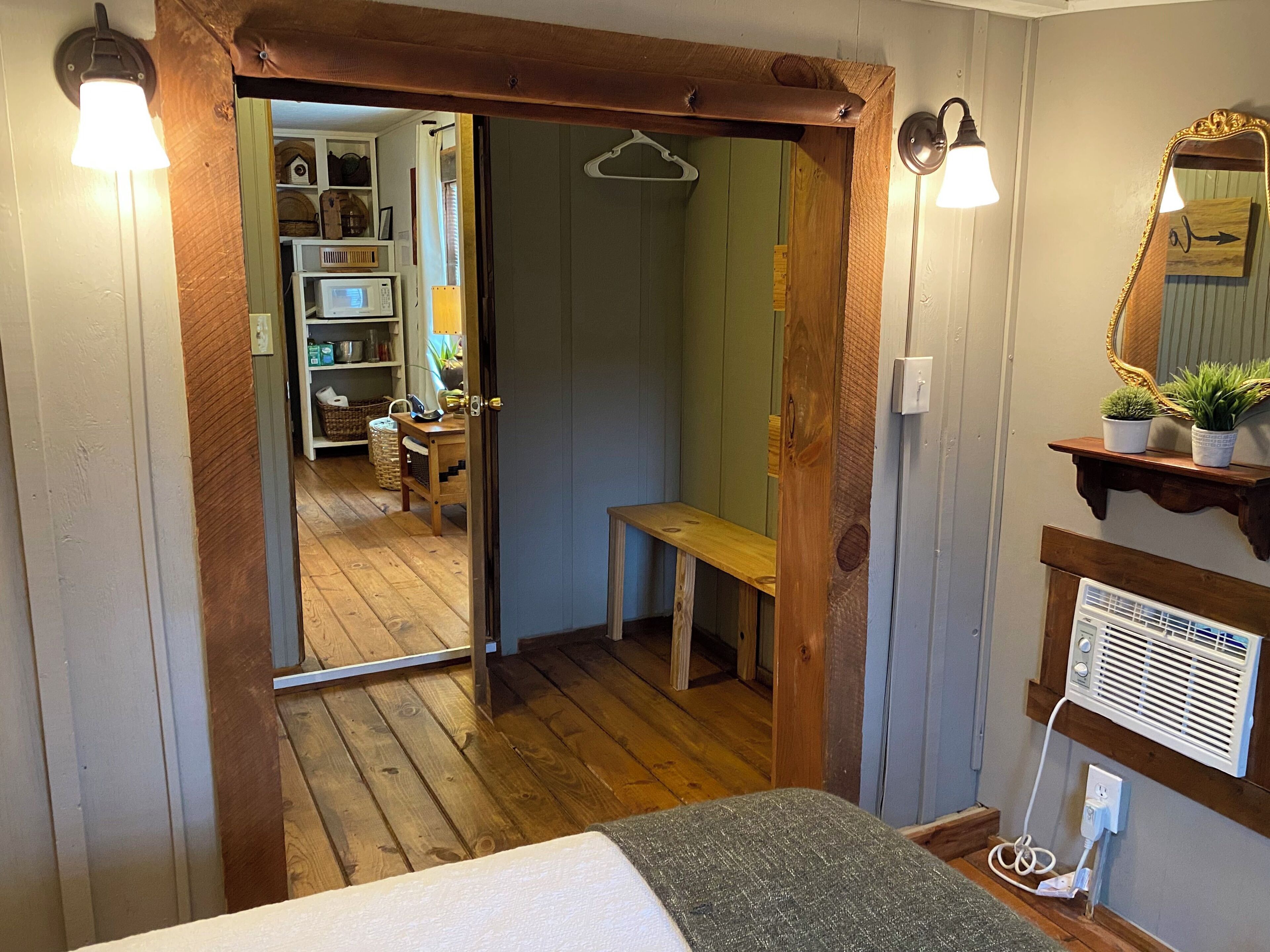 2 habitaciones, tabla de planchar con plancha, wifi y ropa de cama 