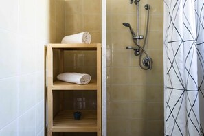 Vasca, asciugacapelli, bidet, asciugamani