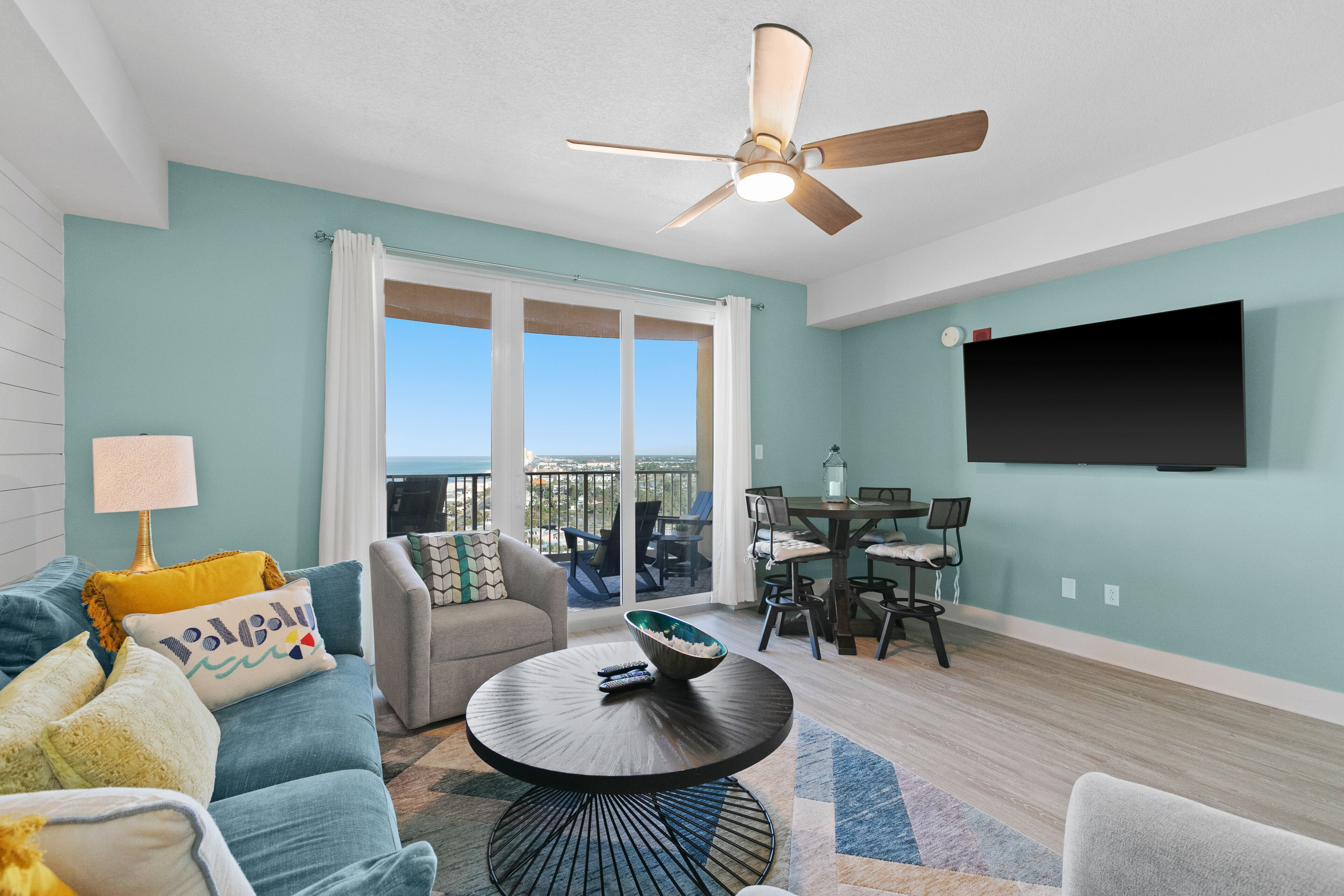 18th-floor condo with water views, pool, hot tub & private beach access