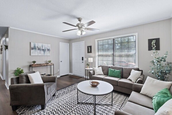 Téléviseur, bureau