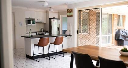 The Valerie Gardens | Homely & Cosy, Sleeps 11