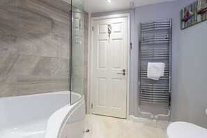 Shower - 5 Ivy Yard (Whitby)