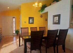Standard House | Dining room - Casa Vacacional en Orlando Florida (Kissimmee)