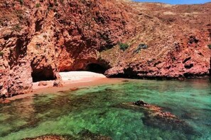 Una spiaggia nelle vicinanze, teli da spiaggia