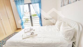 3 bedrooms, travel crib, free WiFi, bed sheets