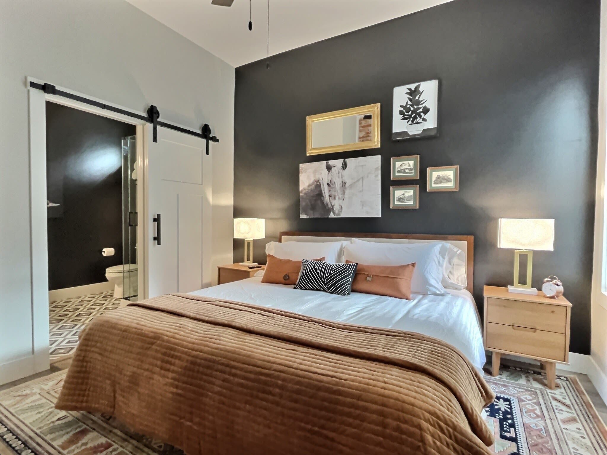 2 bedrooms, desk, iron/ironing board, WiFi