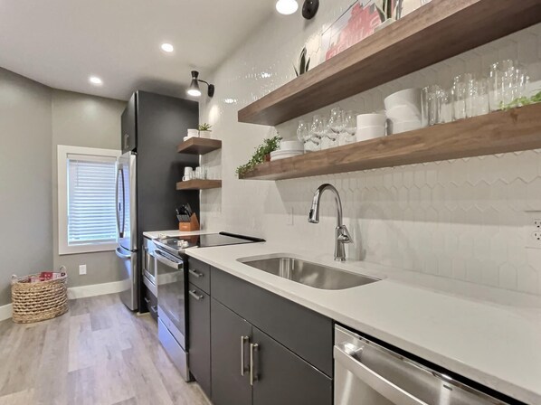 Fridge, microwave, oven, stovetop - Taste of KY Studio @ Bungalou + Bourbon Bar + Gameyard (Louisville)