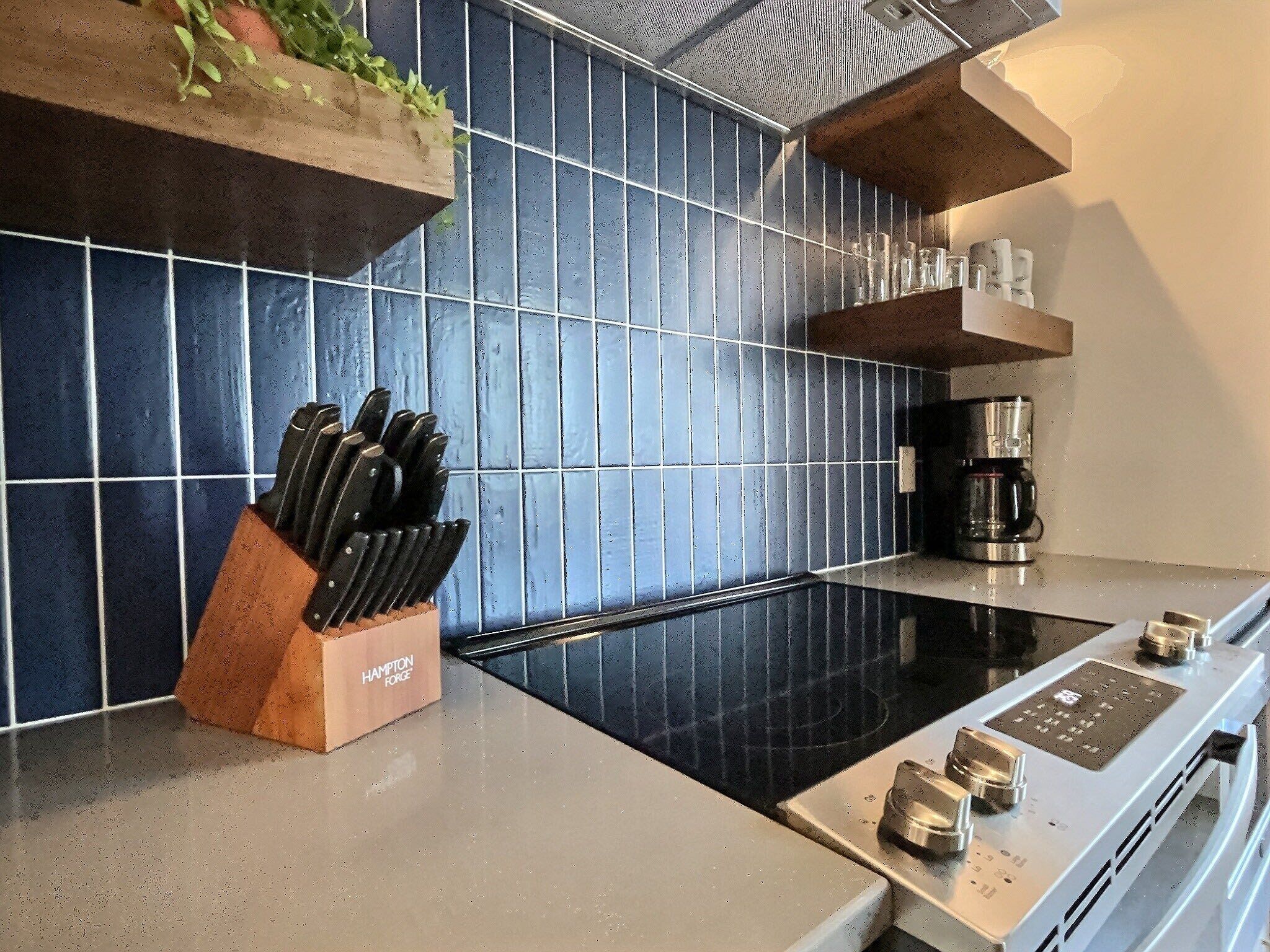 Swanky & Upbeat Suites @ Bungalou + Bourbon Bar