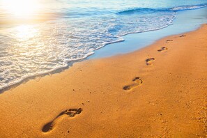 Beach - Nantucket Penthouse - walk to restaurants, beaches, activies & so much more (Half Moon Bay)