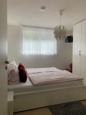 2 bedrooms, free WiFi, bed sheets - Beautiful apartment with parking space (Konstanz)