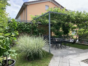 Outdoor dining - Beautiful apartment with parking space (Konstanz)