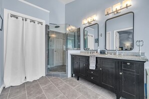 Bathtub, hair dryer, towels, soap - Modern 2BR Near Braves & The Battery (Marietta)