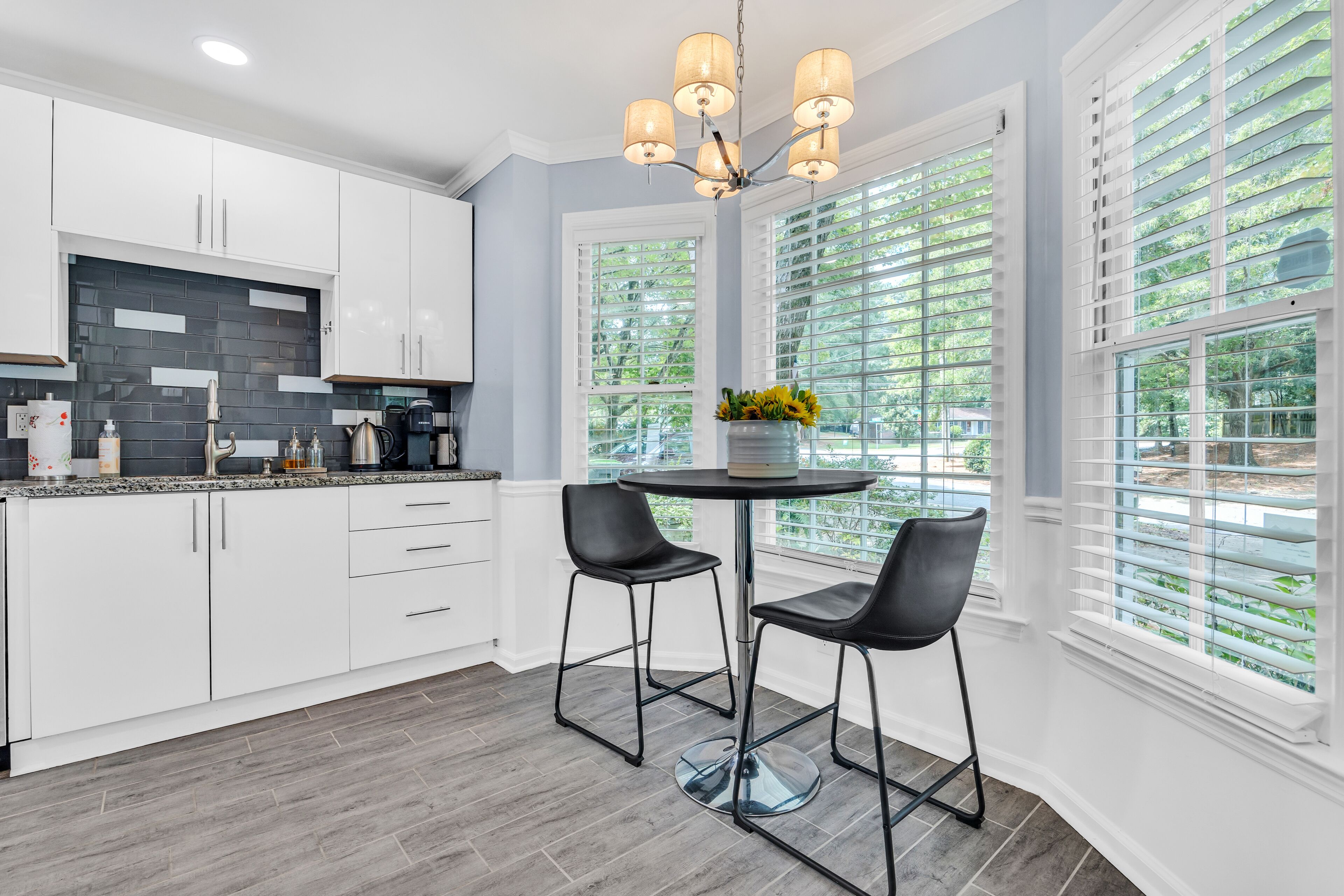 Køleskab, mikrobølgeovn, ovn, kogeplade