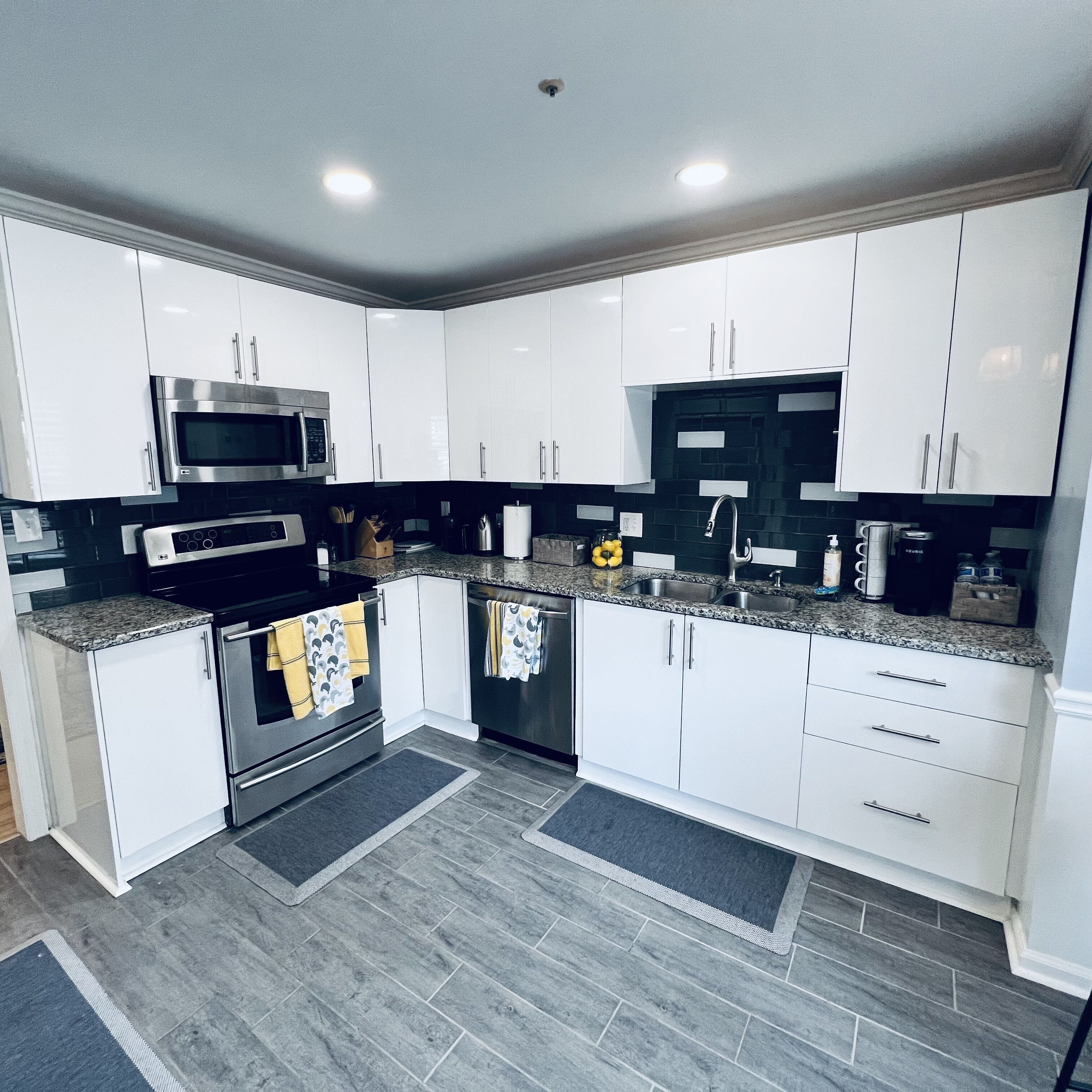 Extravagant Home - Newly Renovated and Decorated!