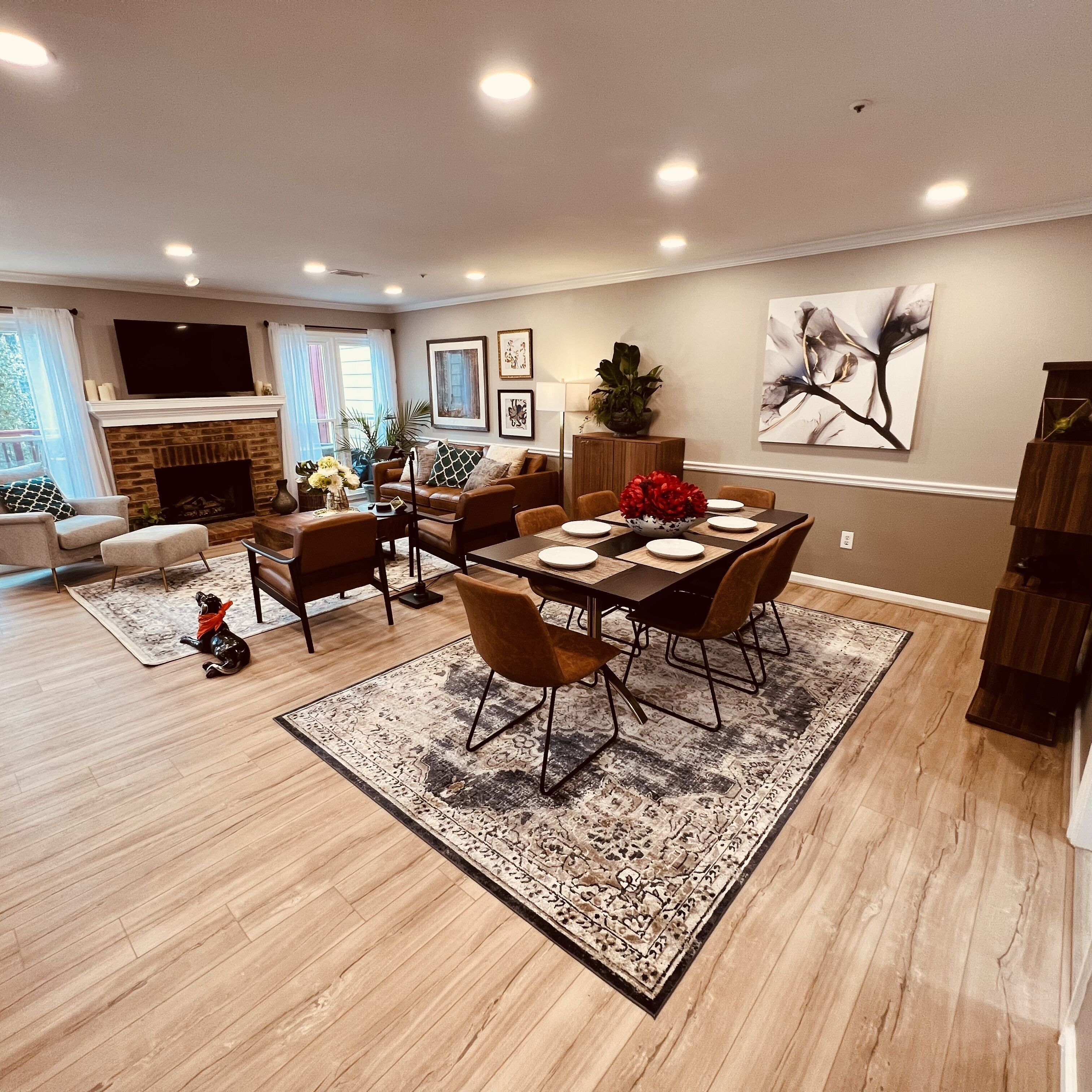 Extravagant Home - Newly Renovated and Decorated!