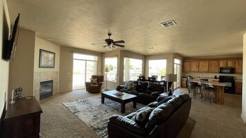 Smart TV, fireplace, DVD player, table tennis