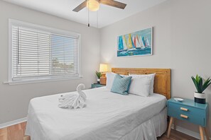 3 bedrooms, iron/ironing board, free WiFi, bed sheets - Steps 2 Priv Bch~Pools~Renovated~PetFriendly~SouthBay by the Gulf 122 Salty Paws (Destin)