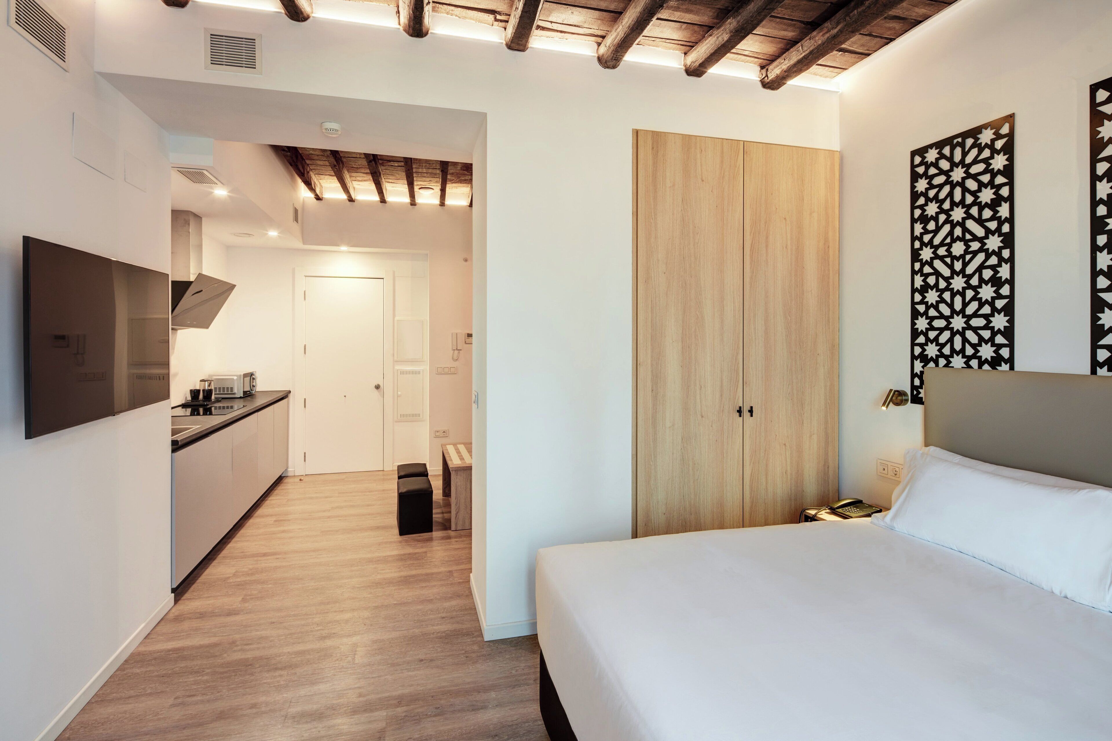 Caja de seguridad en la habitación, insonorización y wifi gratis 